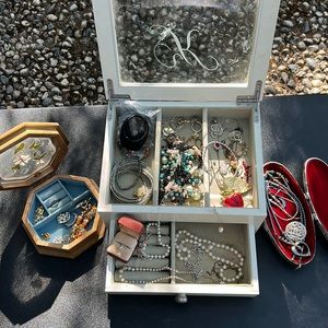 Costume jewelry lot! Lots of fun pieces! Rings, bracelets, necklaces and more!